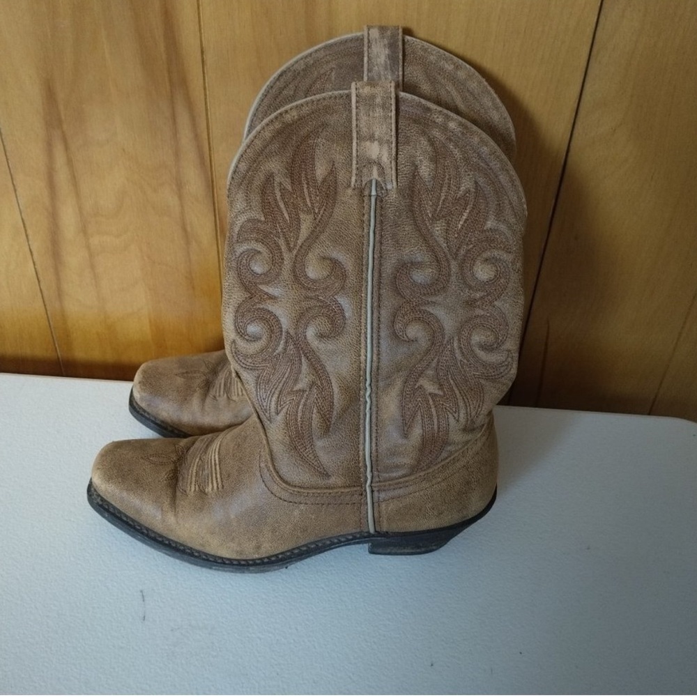 LAREDO Women's 7 1/2 Pull On Snip Toe Embroidered Leather Cowboy Boots B…